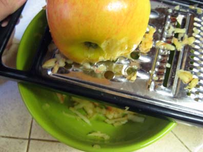 How To Grate Apple